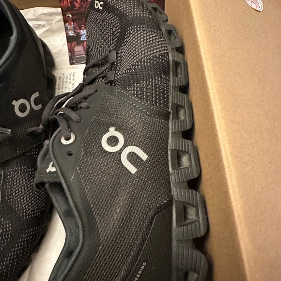 ON Tennis Shoes size 7 1/2 Excellent condition as pictured - Picture 4 of 16